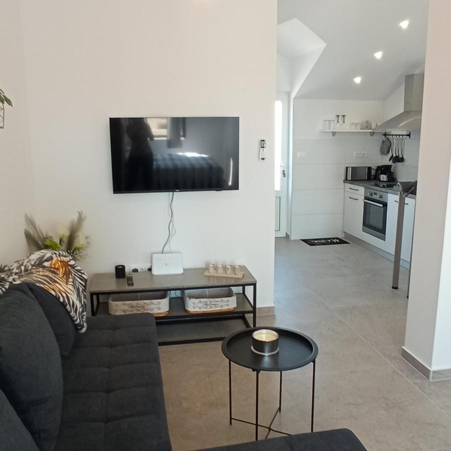 Apartments Lavanda - Free Parking And Grill Jezera Bagian luar foto