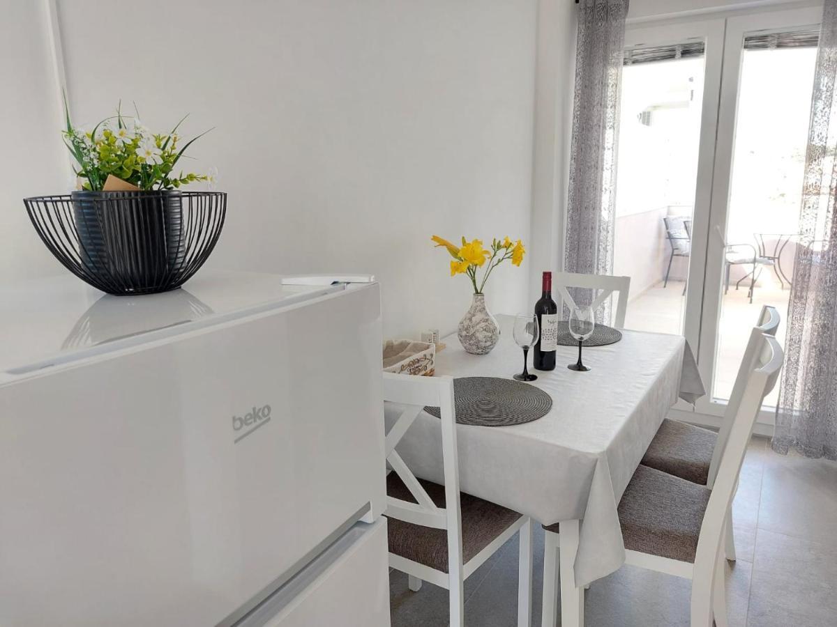 Apartments Lavanda - Free Parking And Grill Jezera Bagian luar foto