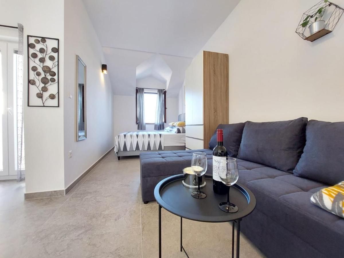 Apartments Lavanda - Free Parking And Grill Jezera Bagian luar foto