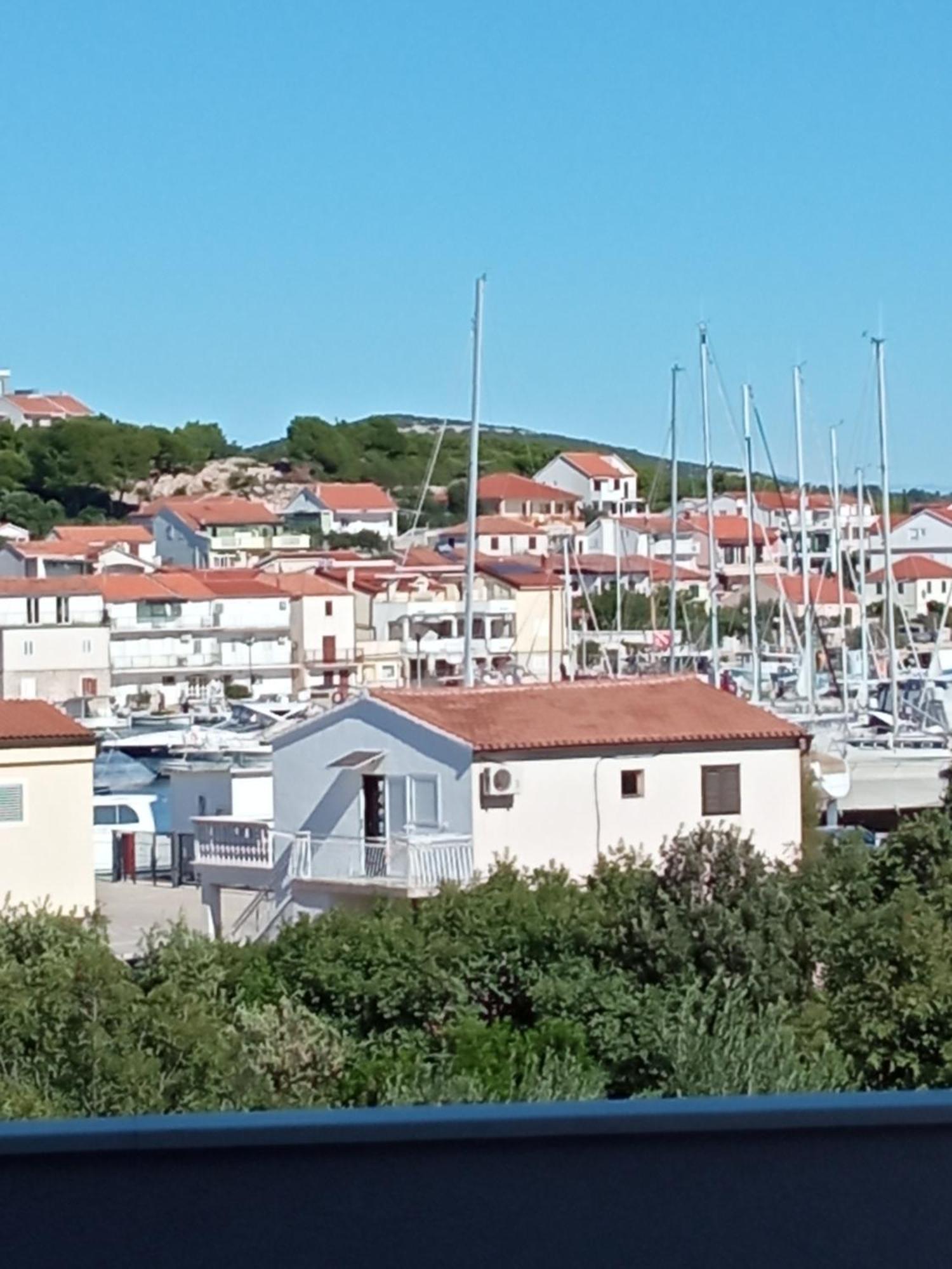 Apartments Lavanda - Free Parking And Grill Jezera Bagian luar foto