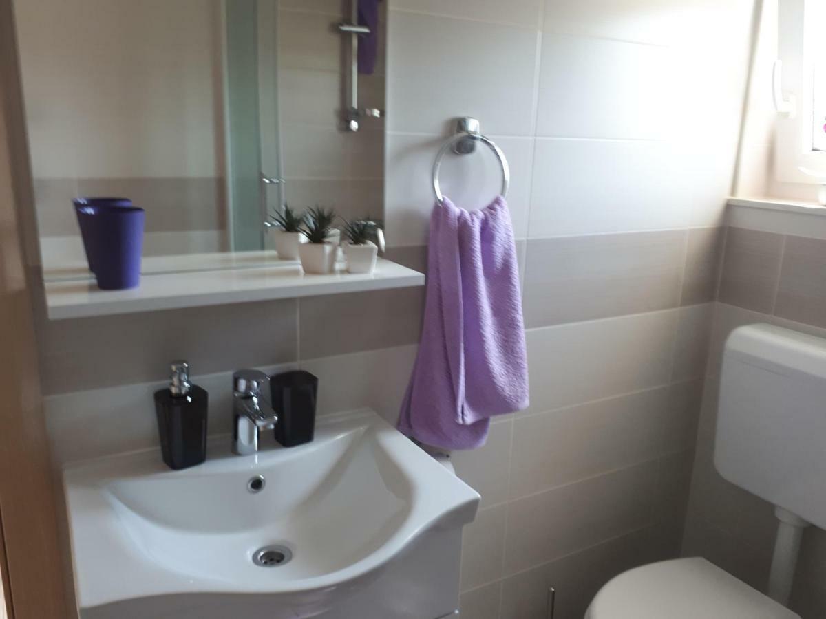 Apartments Lavanda - Free Parking And Grill Jezera Bagian luar foto